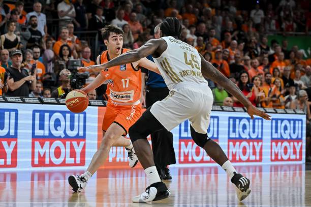 的乒乓球比 的乒乓球比